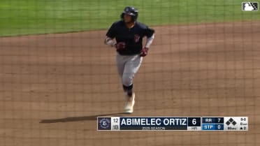 Abimelec Ortiz clubs a homer