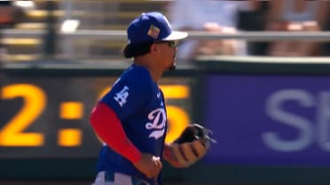 Santiago Espinal ends the 4th with a double play