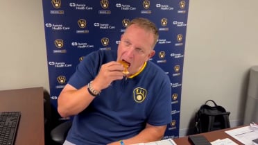 Pat Murphy on keeping food in his pants during games!