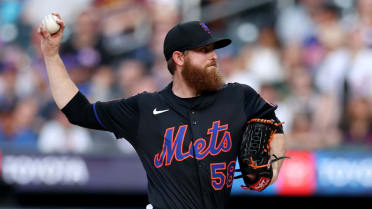 Paul Blackburn poncha cinco Bravos