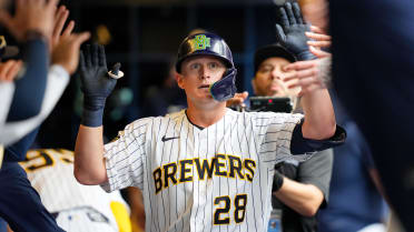 Brewers score five runs in the 6th inning