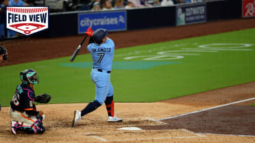 Field View: Kazuma Okamoto's three-run home run