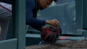 Braves prank each other during game against Rockies
