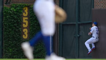 Seiya Suzuki's INSANE running catch