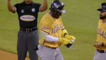 Geraldo Perdomo empuja con hit