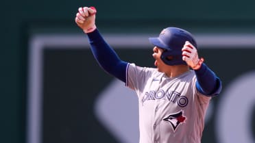 Brandon Valenzuela da la ventaja con doble