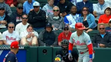 Dylan Moore's bases-loaded walk scores Otto Kemp