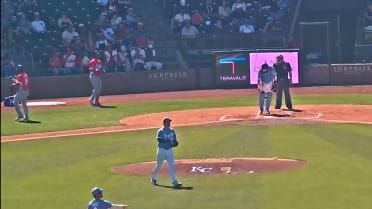 Ryan Bergert cuelga 3 ceros