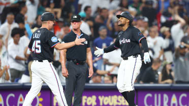 Edwards' RBI single, second run scores on error