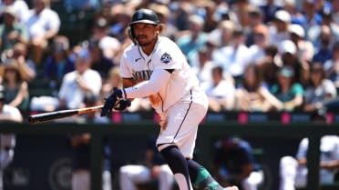 Doble por regla de Josh Naylor en la cuarta entrada