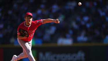 Yusei Kikuchi strikes out Cal Raleigh