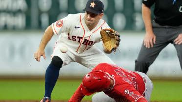 Wade Meckler steals second base
