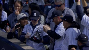 Fan makes great catch on scorching foul ball