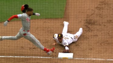 Ty France's diving play into first