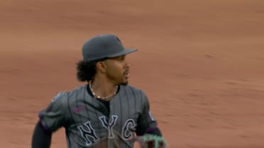 Francisco Lindor's smooth backhanded play ends threat