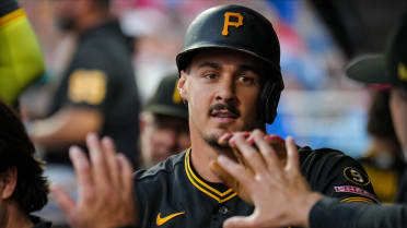 The Pirates plate six in the 5th!