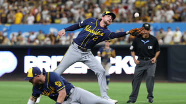 Brice Turang's impressive catch in foul territory 