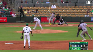 Brailer Guerrero pulls a two-run homer to right field