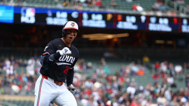 Sencillo de 2 carreras de Brooks Lee