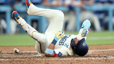 Miguel Rojas fouls ball off of foot, leaves in 8th