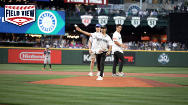 Field View: Matty Beniers' first pitch