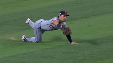 Steven Kwan's unreal diving play
