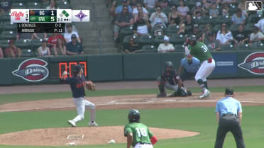 Justin Gonzales doubles (8) on a sharp line drive to right fielder Theo Gillen. Yophery Rodriguez scores. Adonys Guzman scores.