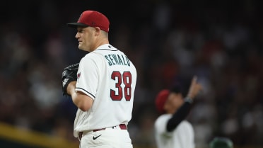 Paul Sewald earns the save