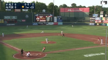 Marvin Alcantara makes amazing catch