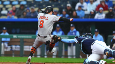 The Royals throw out O'Neill at home, call stands