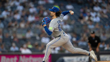 Dylan Cease sale de apuros con un ponche
