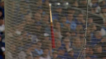 El bate de Guerrero Jr. queda en la red