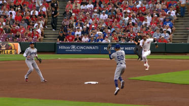 Dodgers turn smooth double play