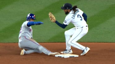 Mets' double steal stands after review
