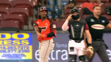 Felix Reyes trae 2 con jonrón