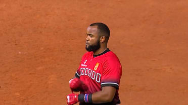 Sócrates Brito sorprendido fuera de base