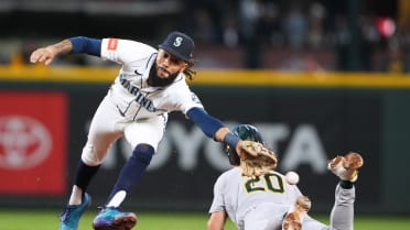 Zack Gelof steals second base in the 4th