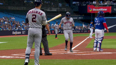 Yordan Alvarez's RBI single