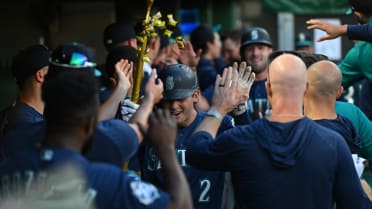 Cole Young's go-ahead home run (7)
