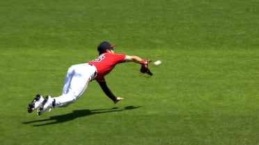 Steven Kwan's diving catch