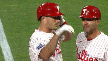 J.T. Realmuto pega hit remolcador