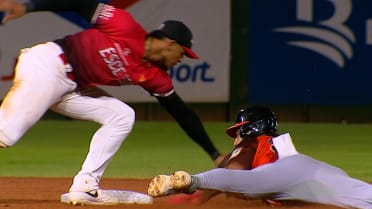 Michael De La Cruz retira a Ismael Alcántara