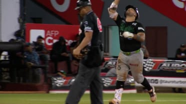 Leo Bernal's solo home run in the Dominican League