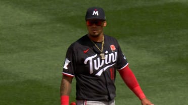 The Twins turn a crazy out at first