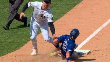 Ali Sánchez picks off Alex Call after review