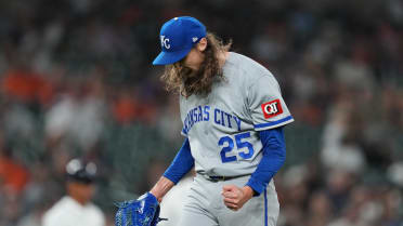 Matt Strahm retires Javier Báez, escapes the jam