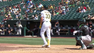 JJ Bleday's solo home run (9)