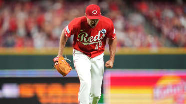 Brock Burke lanza una entrada en blanco en extras
