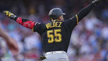Esmerlyn Valdez homers in FOURTH STRAIGHT GAME! (6)