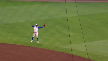 Ozzie Albies' leaping catch